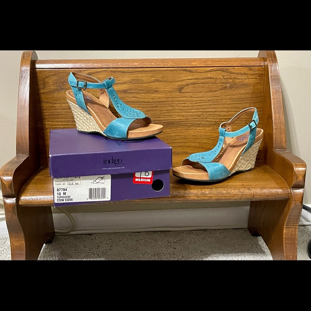 “Indigo” by Clark’s womens wedge sandal 10M Turquoise Cow Cove